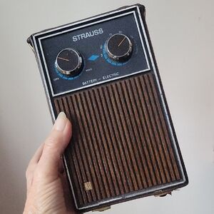Vintage Strauss Portable Radio - Electric / Battery